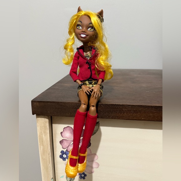 Monster High Clawdia Wolf Doll - Picture 3 of 5